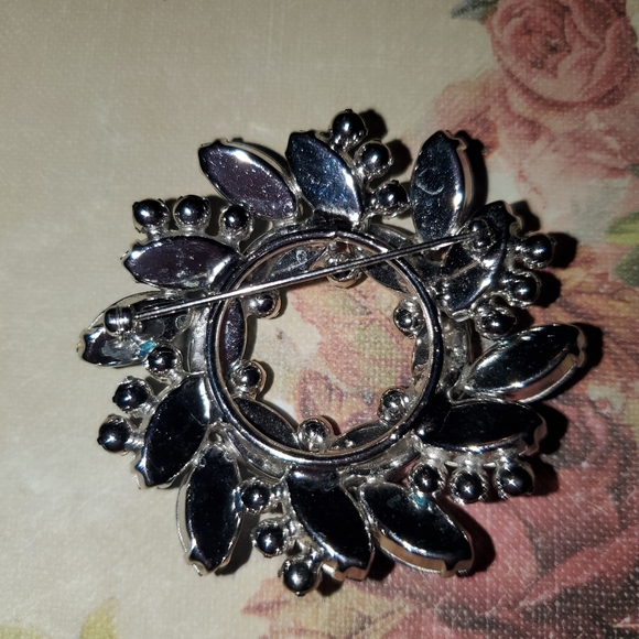 Stunning Chunky  Blue  Prong Set Rhinestone Brooch Pin - Picture 2 of 4